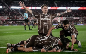 Tras el escandaloso final, Platense eliminó por penales a River Plate en el Monumental y es semifinalista del Torneo Apertura 2025