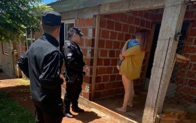 Apóstoles: Llegó con su bebé convulsionando a una Comisaría y los policías le realizaron los primeros auxilios