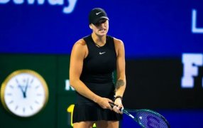Tenis: A días de la muerte de su ex novio, la bielorrusa Aryna Sabalenka quedó eliminada de Miami y rompió su raqueta