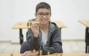 El argentino Faustino Oro, leyenda del ajedrez con 10 años, se convirtió en el maestro internacional más joven de la historia