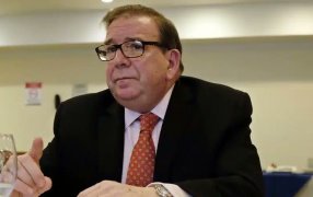 Edmundo González Urrutia se queda como candidato presidencial de la oposición mayoritaria en Venezuela