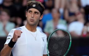 Tenis: El fantástico debut de Tomás Etcheverry en Australia, barrió a Andy Murray, quien anunció su probable despedida de Melbourne