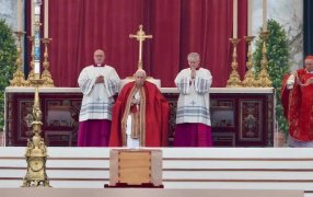El Papa Francisco despide a Benedicto XVI con gratitud y esperanza en histórico funeral