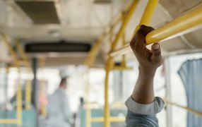 El colectivo es el medio más utilizado para llegar al trabajo, más de la mitad considera que su valor es elevado con relación al servicio recibido