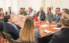 Misiones: El Ministro Adolfo Safrán mantuvo una reunión con referentes de la CEM, AMAYADAP y APICOFOM para analizar la situación crítica del sector forestal