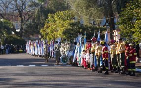 El Municipio misionero de Apóstoles celebró con éxito el acto conmemorativo por el 209° Aniversario de la Independencia