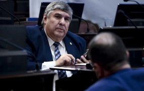 "Se encuentra estable": El Senador José Mayans fue internado por una afección intestinal