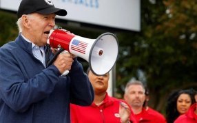 Estados Unidos: Joe Biden sorprende, es el primer presidente de Estados Unidos en sumarse a un piquete de trabajadores