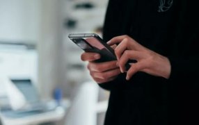 Se reduce desde el lunes: Impuesto PAIS, esperan una baja del precio de celulares, notebooks y otros productos de electro