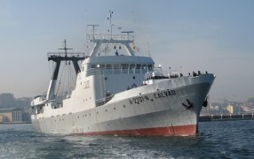 Prefectura Naval detectó un buque que presumiblemente pescaba ilegalmente dentro de la Zona Económica Exclusiva Argentina