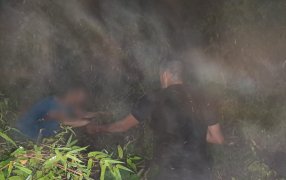 La Policía de Misiones rescató a una mujer que se encontraba perdida y atrapada en una zona de monte bajo una tormenta en Garuhapé