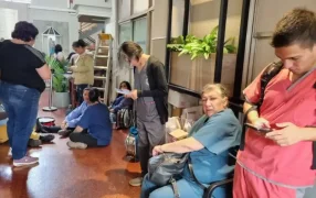 Posadas: Trabajadores de Salud Pública disconformes con el aumento firmado se manifiestan dentro del edificio del Ministerio por sus reclamos salariales