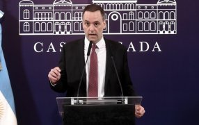 Conferencia en Casa Rosada: Manuel Adorni anunció la revisión de contratos y la "suspensión de la pauta en los medios por un año"