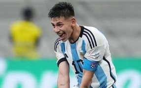 Argentina eliminó a Brasil y es semifinalista del Mundial Sub 17 que se desarrolla en Indonesia con un hat-trick de Claudio Echeverri