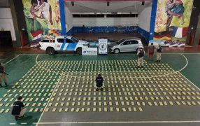 Golpe al narcotráfico en Corrientes y Misiones: Prefectura Naval Argentina secuestró casi una tonelada de marihuana