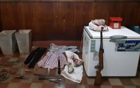 Concepción de la Sierra: Arrestaron a dos mujeres, un joven y secuestraron carne faenada
