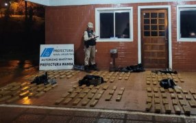 Control de las fronteras: La Prefectura Naval Argentina secuestró más de 139 kilos de marihuana y cocaína, hay dos detenidos, el valor de la droga supera los 318 millones de pesos