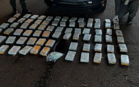 Pareja ocultaba cocaína en el chasis de su vehículo: Los paquetes, acondicionados utilizando la modalidad de “envainado”, se hicieron evidentes luego de someter el rodado a equipos de Rayos X