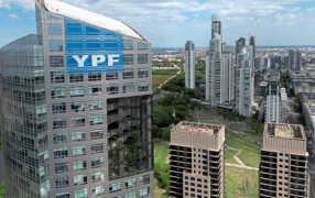 La Argentina gana tiempo en la causa YPF: La Justicia de Estados Unidos frena de manera preventiva la entrega de acciones