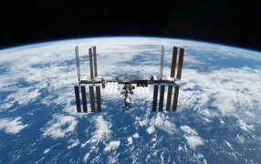 Espacio: Preparan el rescate de tres astronautas en problemas en la Estación Espacial Internacional