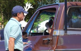 Entrega de folletos sobre la prevención del cáncer de piel, el no uso de pirotecnia y el alcohol cero al conducir: Apóstoles se moviliza en un mega operativo de prevención