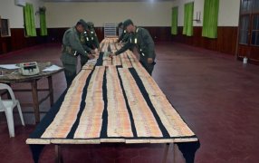 Más de treinta millones de pesos se encontraban ocultos en el chasis de un vehículo