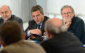 Massa anunció quita de retenciones a los lácteos por 90 días