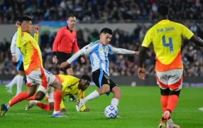 Eliminatorias: Con uno menos y gracias al golazo de Thiago Almada, Argentina rescató un empate con Colombia en el Monumental