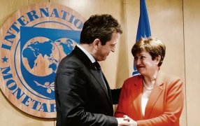 Reformulación del programa: El FMI ya evalúa las nuevas medidas de Economía y trabaja en conjunto para fortalecer reservas