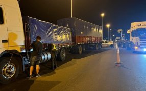 Gendarmería Nacional realizó incautación de nueve camiones con carga de soja