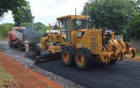 Posadas: Avanzan con mejoras en su infraestructura vial con el inicio de los trabajos de asfalto sobre empedrado en el Barrio Libertador
