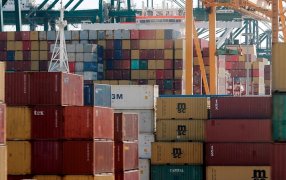 Importaciones: Los industriales reclamaron por cuatro mil permisos pendientes y anticipan problemas en la producción