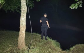 La Policía de Misiones realiza un operativo para ubicar a un hombre de 24 años que se arrojó a un arroyo