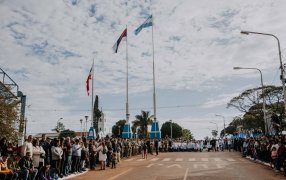 Misiones: Frente al Sarandí Histórico, en la localidad de Candelaria realizó el acto oficial del Día de la Bandera y hubo homenaje al General Manuel Belgrano, creador la enseña patria