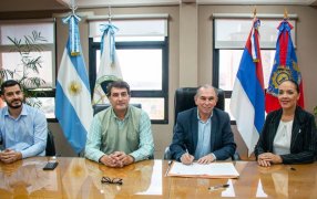 Posadas: Stelatto y Dib firmaron el traspaso de terrenos al CGE para la creación de un Centro Educativo