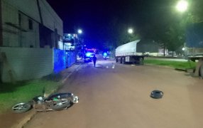 Misiones: Un motociclista de 29 años falleció en un siniestro vial ocurrido en Jardín América, habría impactado contra el semirremolque