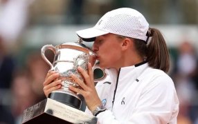 Tenis: Iga Swiatek venció a Karolina Muchova y se proclamó campeona de Roland Garros
