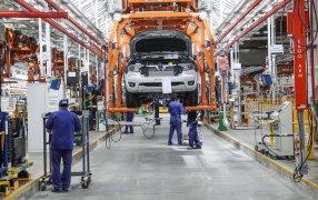 Pese al crecimiento del automático: Mercado automotor, más del 70% de los argentinos elige caja de cambio manual