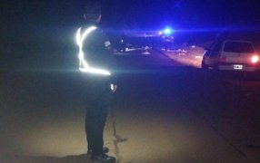 Misiones: Joven de 20 años murió atropellado y un menor, de 17 años resultó herido, se habrían acostado sobre la cinta asfáltica de la ruta, la Policía investiga las circunstancias del hecho