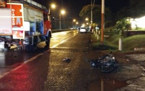 Falleció un motociclista de 21 años en un siniestro vial en Puerto Iguazú