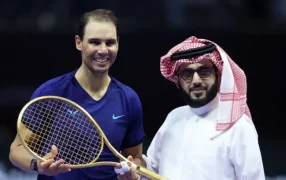 Tenis: El exorbitante valor de la raqueta de oro que le regalaron a Nadal