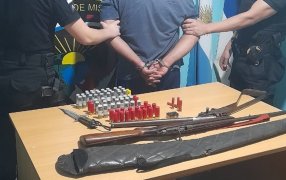 Amenazó a su pareja con un arma de fuego y terminó detenido, le secuestraron una escopeta y un rifle