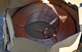 Camión cargado con elementos para reciclaje escondía caños de cobre de contrabando