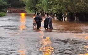 La Policía de Misiones asiste a los afectados por las fuertes lluvias en toda la provincia