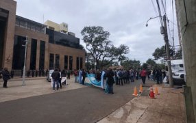 Posadas: Docentes autoconvocados marcharon al anexo de la Legislatura misionera