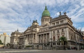 Polémica por suba salarial del 30%: A pedido del Presidente Javier Milei, el oficialismo presentará un Proyecto para retrotraer el aumento a Diputados y Senadores