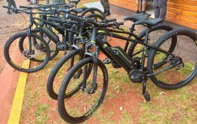 Dos ciudadanos brasileros circulaban cargando con ocho bicicletas eléctricas sin su correspondiente aval: Personal de Gendarmería Nacional halló los rodados dentro del minibús que utilizaban para desplazarse