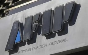 Qué dice la resolución de AFIP que fija los nuevos impuestos para la compra de dólares