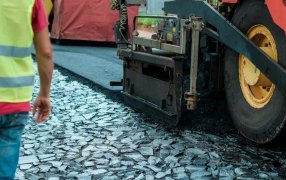 Misiones: Durante el primer cuatrimestre del año, la Dirección Provincial de Vialidad pavimentó calles en 28 Municipios, algunas ciudades y localidades de la provincia tienen varias obras en pleno proceso