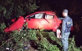 Despistó con su camioneta cargada con cigarrillos, el conductor había huido a alta velocidad al notar la presencia de los uniformados